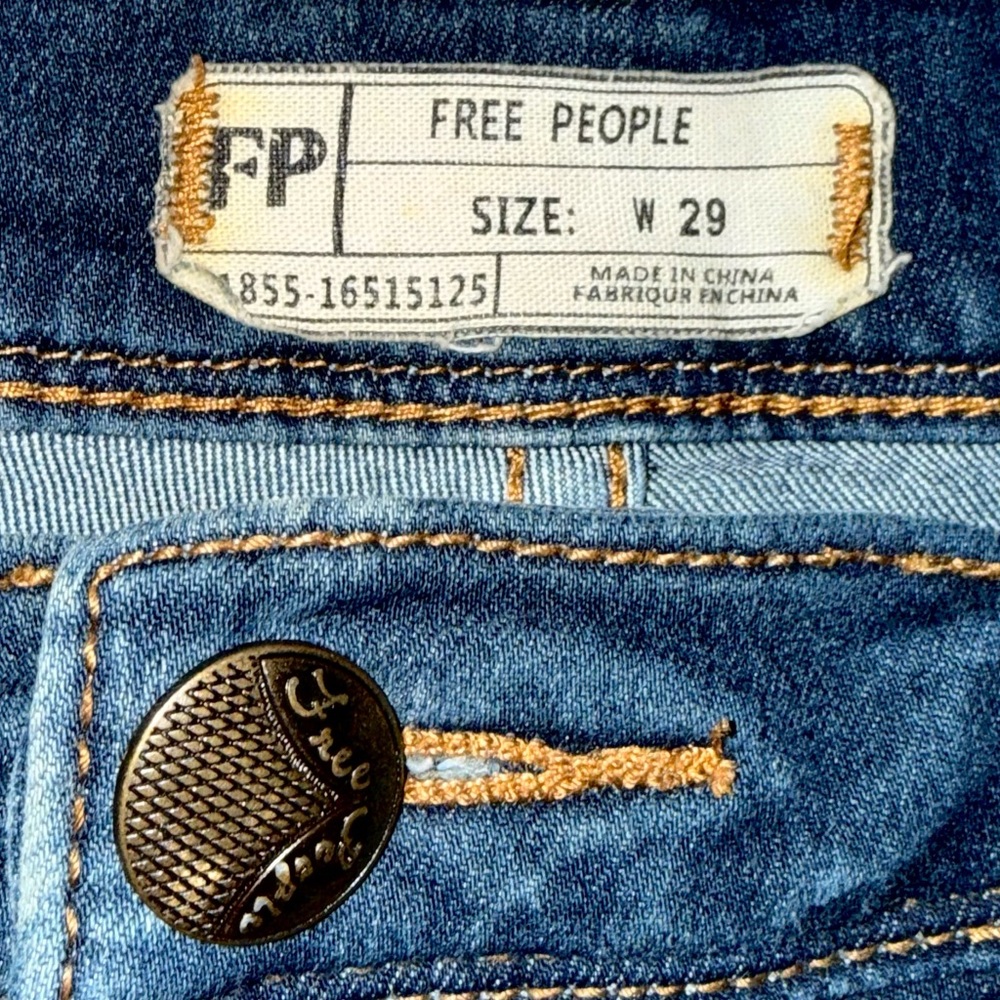 Free People come together woman’s  Skinny Jeans. Very comfy! Little to no wear!